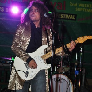 BALSTOCK 2014 - Indi & The Vegas on the High Street / London Rd Stage